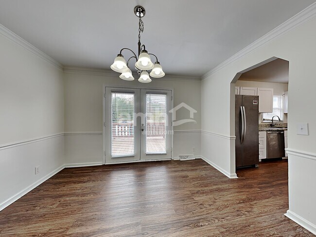 Building Photo - 204 Hardwood Road