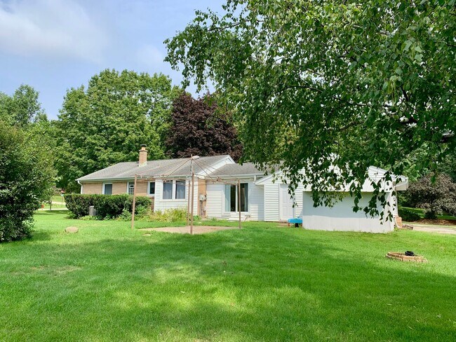 Building Photo - 14865 Pershing Dr