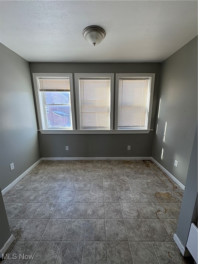 Building Photo - 18 N Richview Ave