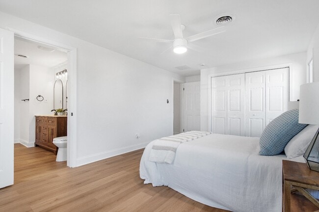 Building Photo - 211 Della Ln