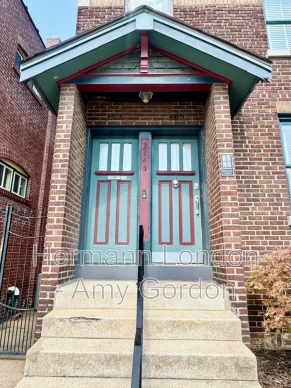 Building Photo - 2145 Victor St