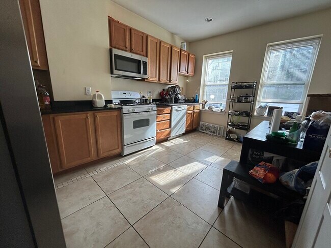 Building Photo - 191 Boylston St