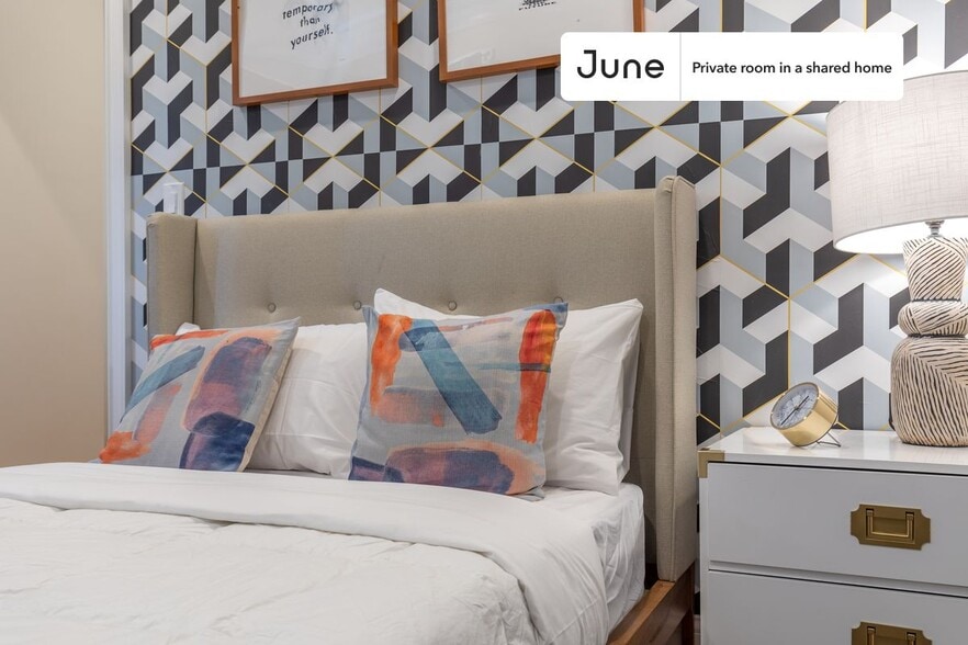 Building Photo - Room in Shared 3 bed/1 bath home