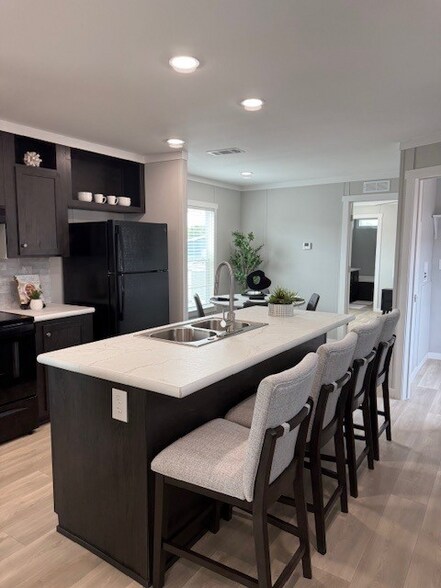 Building Photo - 15949 S Flores Rd