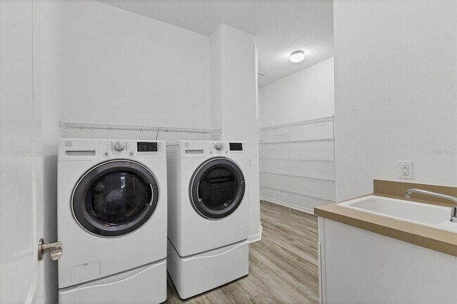 Building Photo - 4806 Lake Breeze Terrace