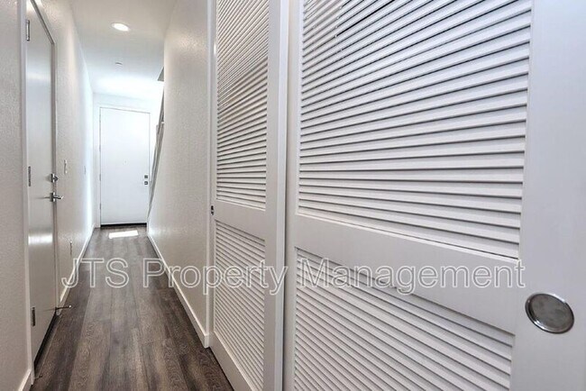 Building Photo - 396 Midstream Ln