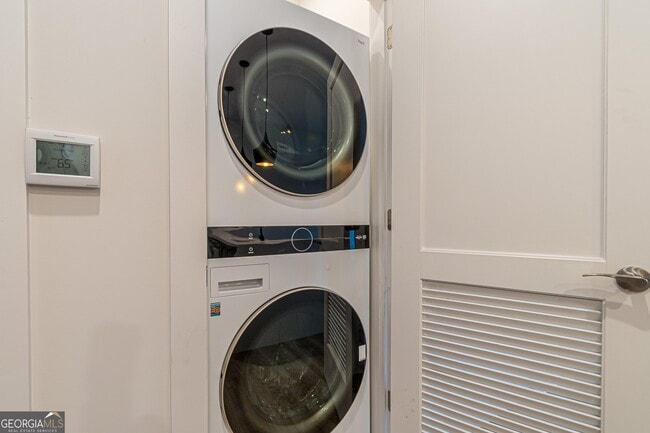 Building Photo - 112 Rogers St NE