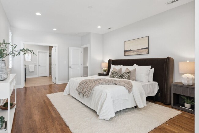 Building Photo - 410A 33rd Ave N-