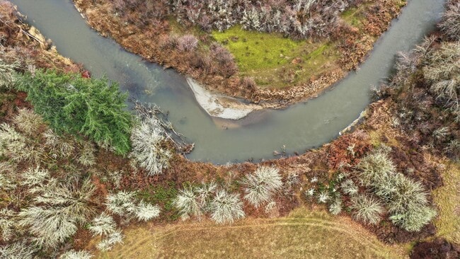 Building Photo - 3 bed 2.5 bath updated home in Tumwater School District - 2300 sq.ft. - fenced back yard.