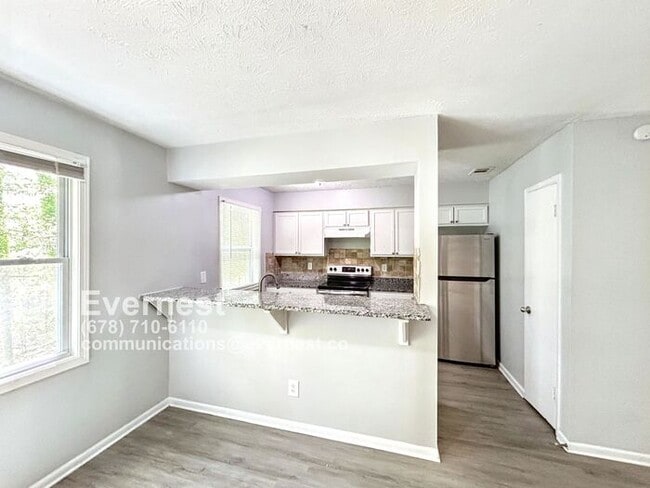 Building Photo - 416 Plainville Dr SW