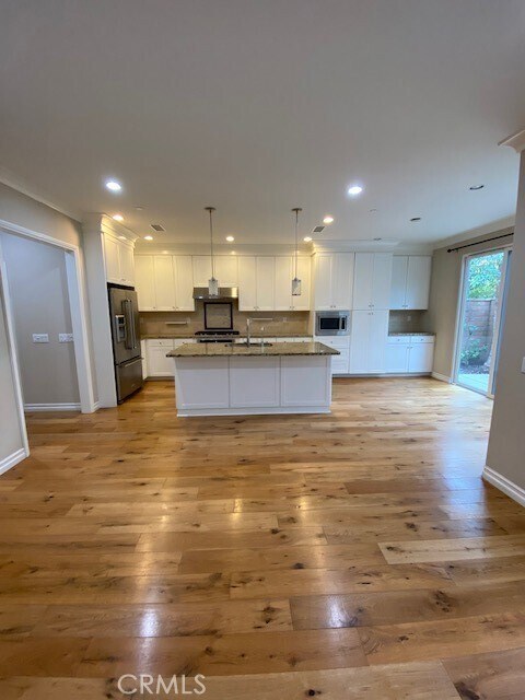Building Photo - 179 Rodeo