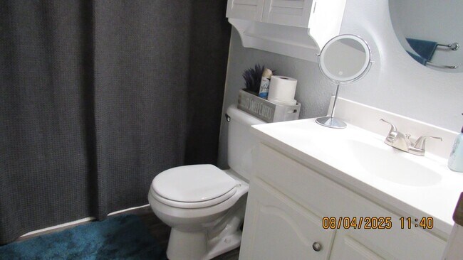 Building Photo - 2 Bedroom 2 bathroom Boat Deep Furnished Home