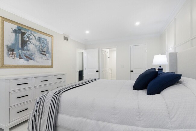 Building Photo - 6213 Bay Club Dr