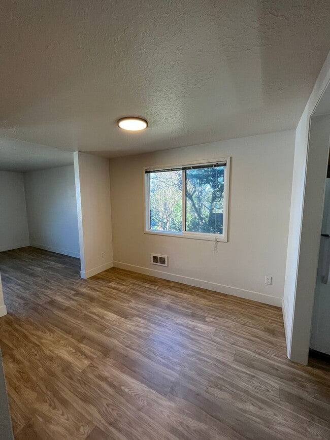 Building Photo - AD1515* - B
