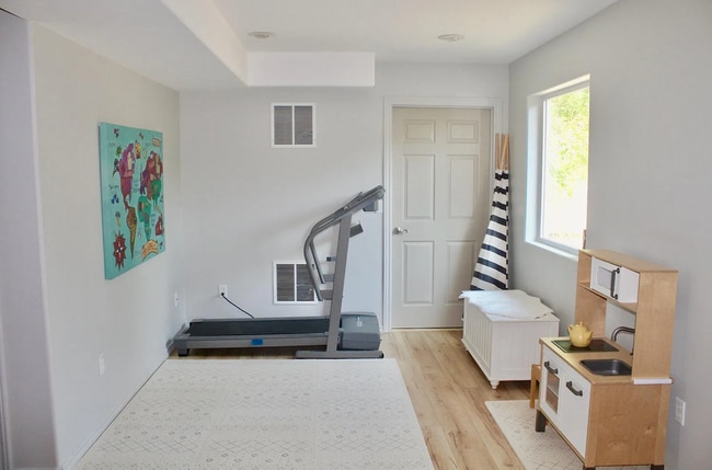 Building Photo - Lowther Single Family