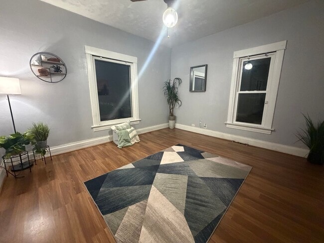 Building Photo - 2 bed, 1 bath home for rent in West Waterloo