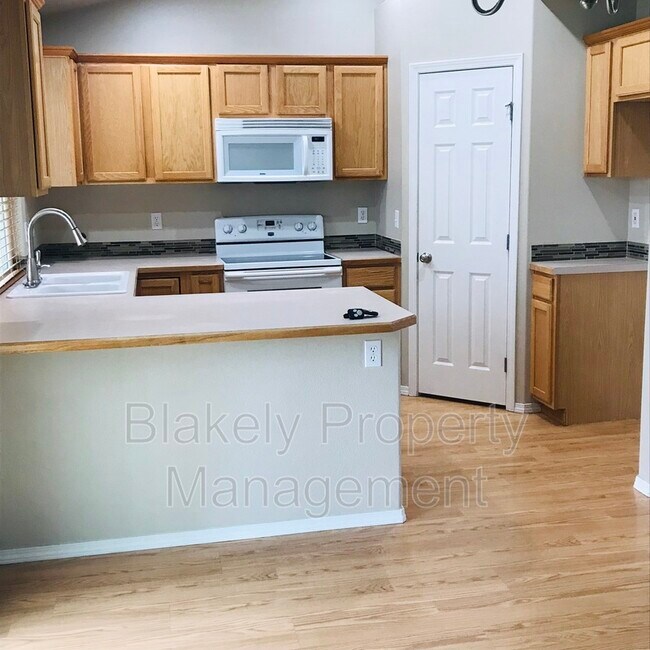 Building Photo - 72 N Pleasant Hill Dr