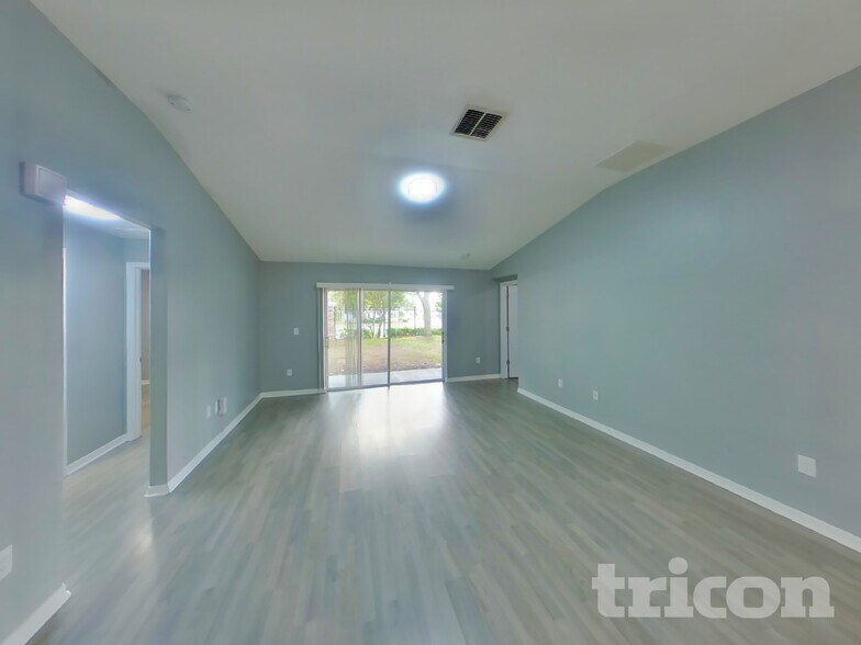 Building Photo - 364 Winthrop Dr