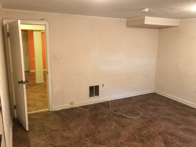 Building Photo - 5138 Clacton Ave