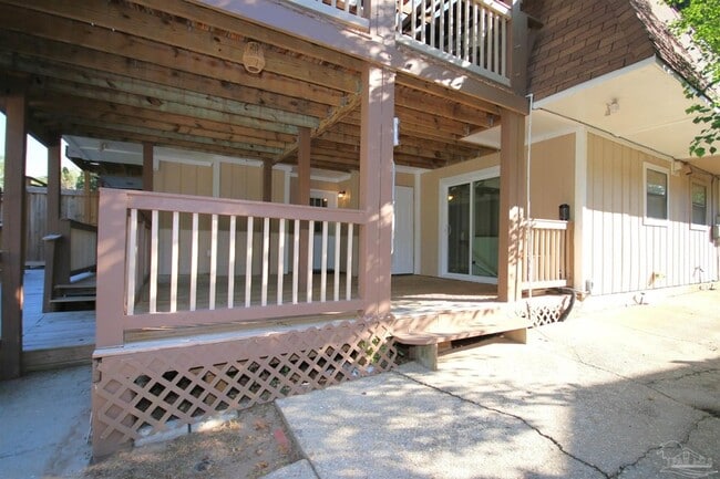 Building Photo - 6103 E Shore Dr