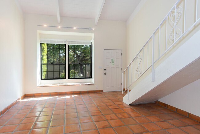Building Photo - 1944 N Jameson Ln