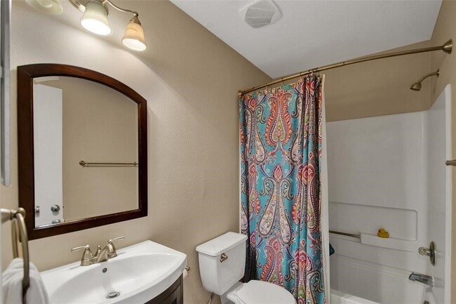 Building Photo - 615 Salma Ct