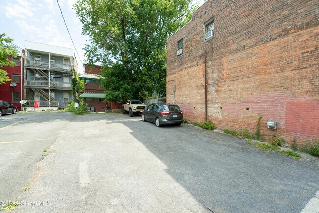 Building Photo - 338 Madison Ave