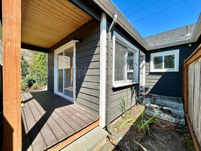 Building Photo - 4831 N Maryland Ave