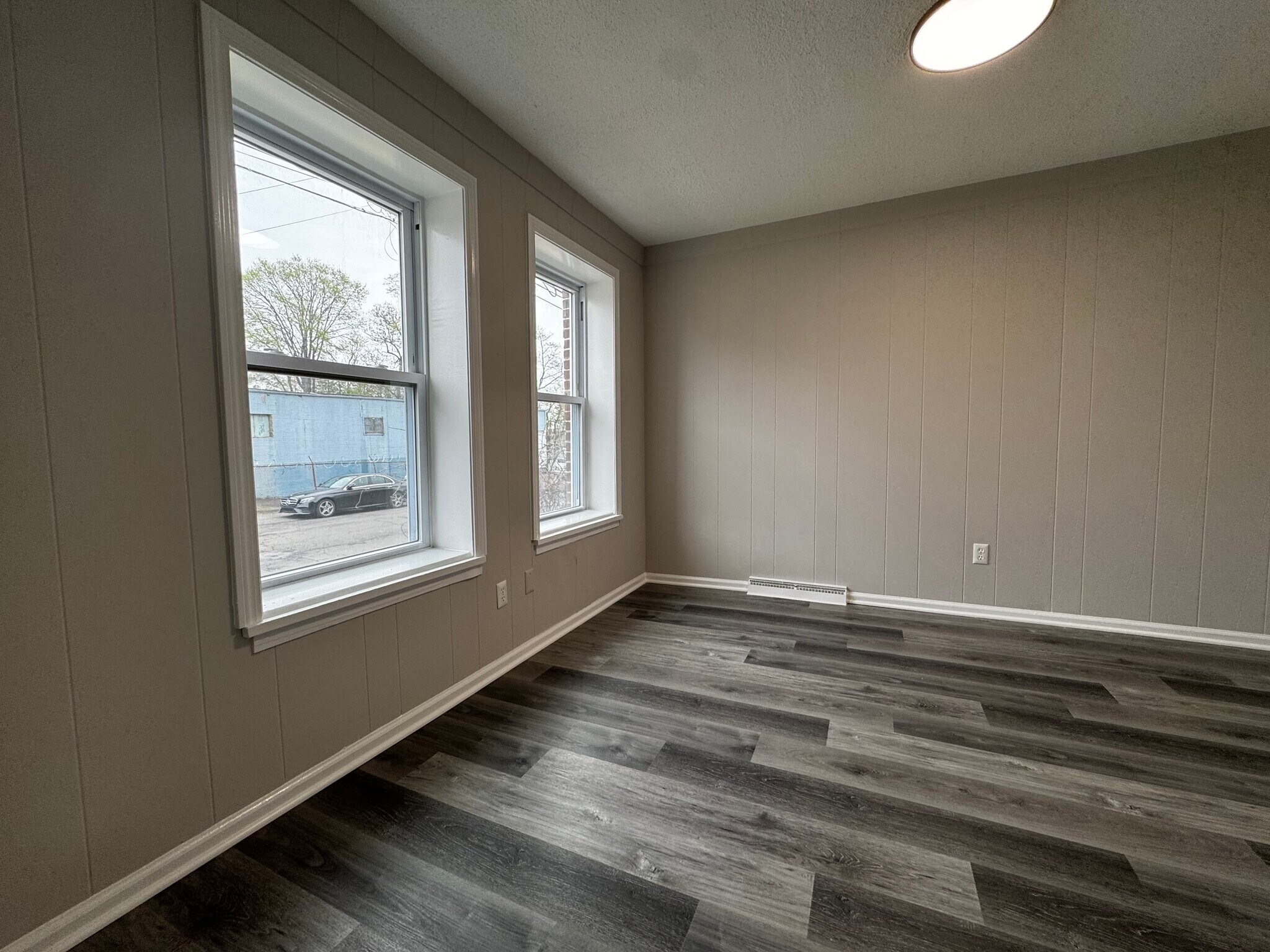 Building Photo - 45 Cowles St