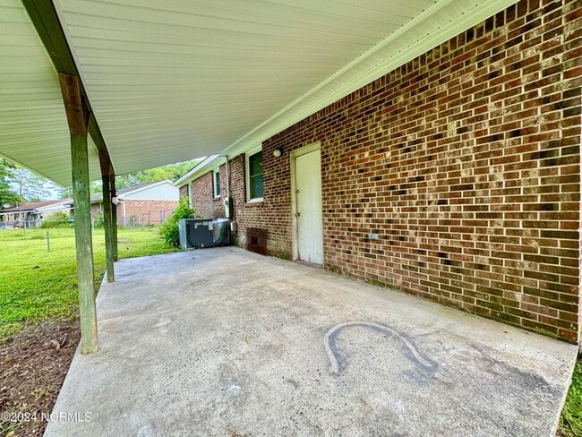 Building Photo - 219 Stratford Rd