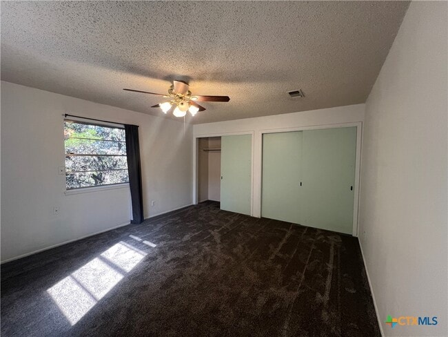 Building Photo - 960 Canyon Dr