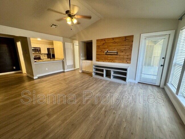 Building Photo - 1202 Thorpe Ln
