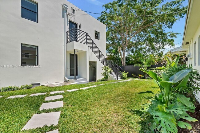 Building Photo - 1840 SW 22nd Terrace