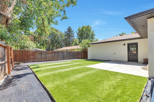 Rear yard is artificial turf - 10 S Busch Ln