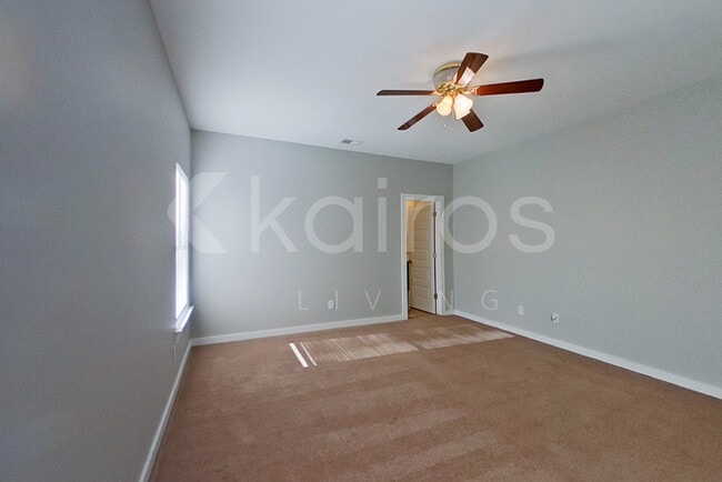 Building Photo - 204 White Oak Cir