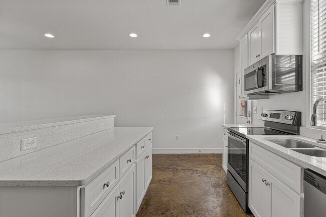 Building Photo - 4909 Reserve Blvd