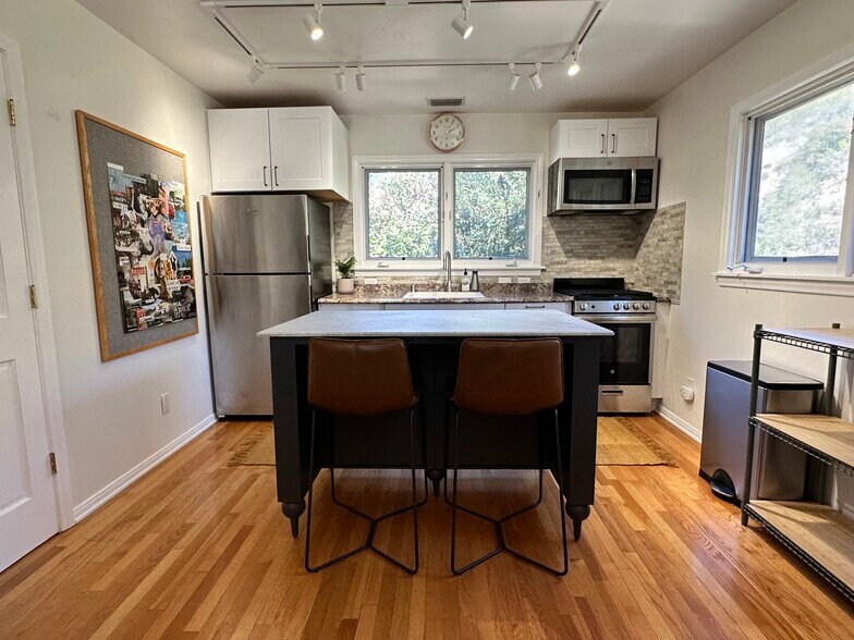 Building Photo - 22810 Portage Circle Dr