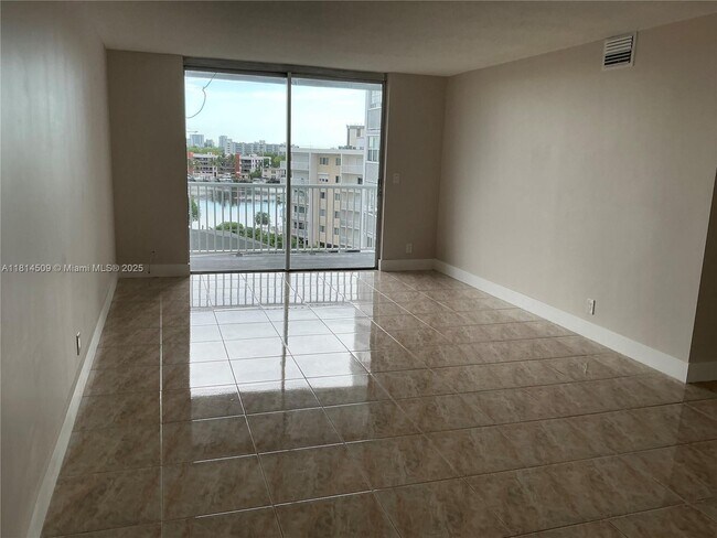 Building Photo - 137 Golden Isles Dr