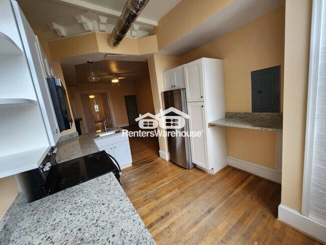 Building Photo - 1521 W Lombard St