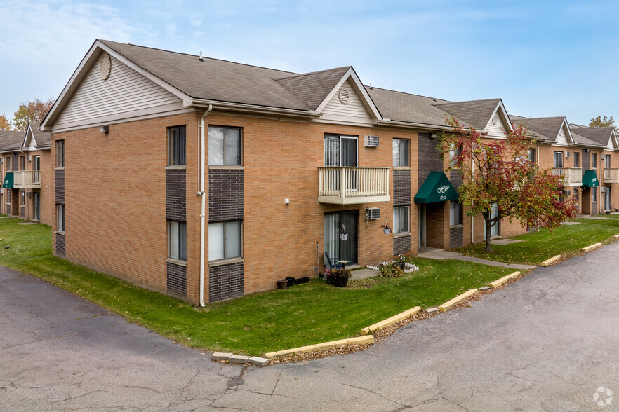 Primary Photo - Heatherwood Apartments