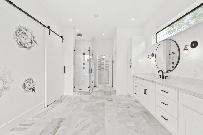 Building Photo - 2703 Tannehill Dr