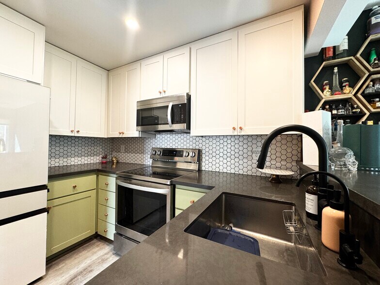Building Photo - 4783 Pine Forest Ln