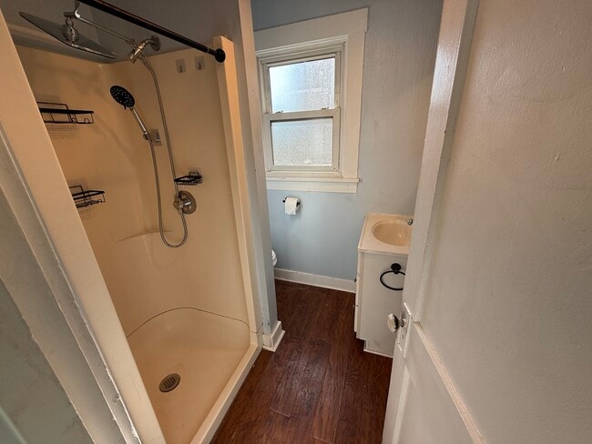 Building Photo - 843 1/2