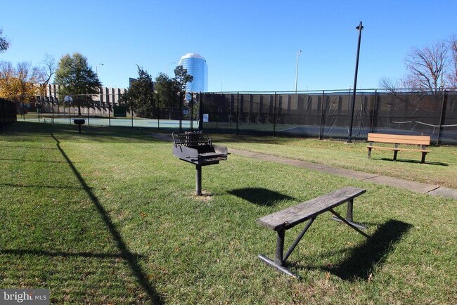 Building Photo - 1225 Martha Custis Dr