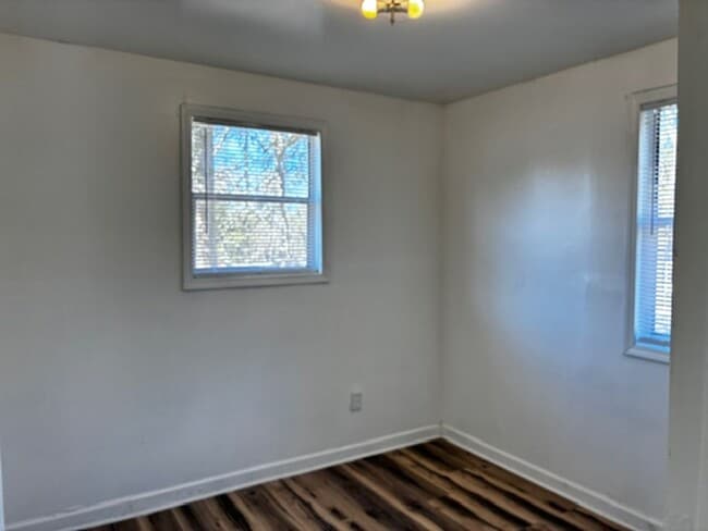 Building Photo - Updated 2BR Home with Large Yard in Batesburg