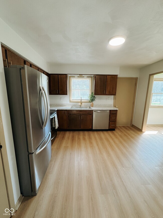 Building Photo - 439 Pleasantview Dr
