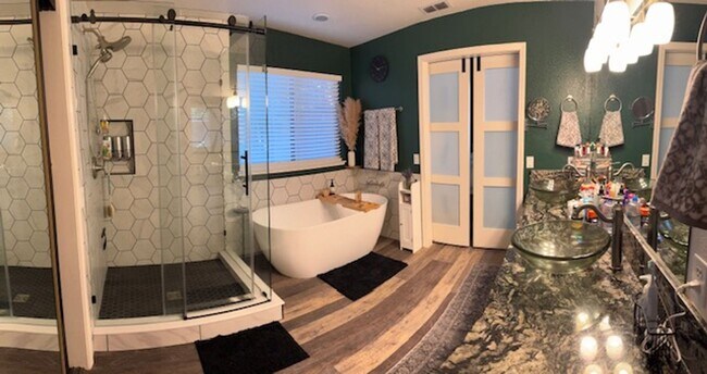 Building Photo - Beautiful Gold River home