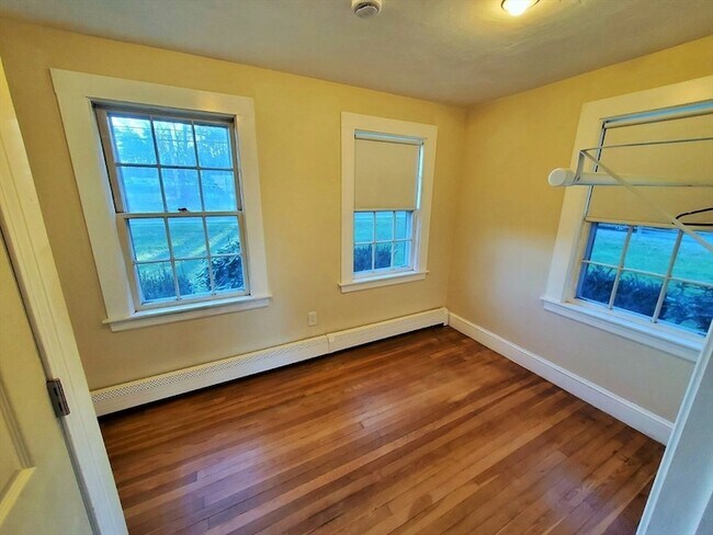 Building Photo - 450 Oak St