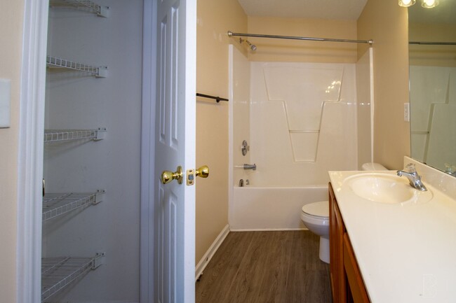 Building Photo - Townhome in 28273
