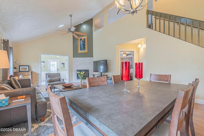 Building Photo - 6236 Clover Bend Dr